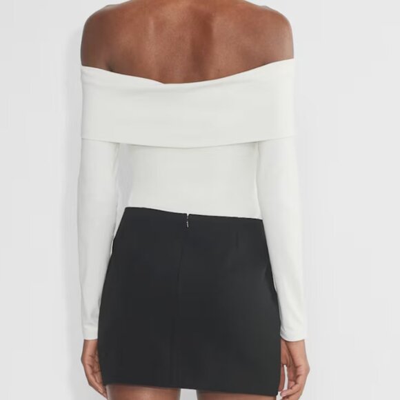 Aritzia Contour Deco Bodysuit Off-the-shoulder second-skin longsleeve - Picture 2 of 4